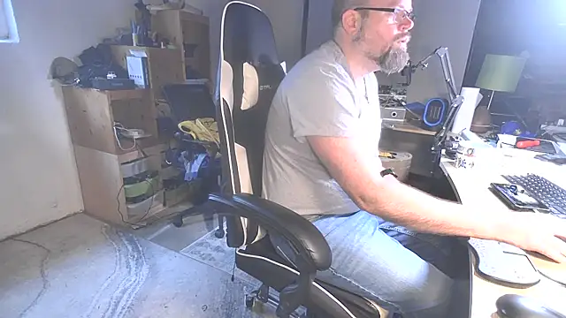 Snapshot of MagnusCockus chatting on April 30, 2026, 12:33 pm MagnusCockus online show from April 30, 2026, 12:33 pm