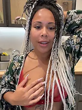 HaileyDiana online show from October 9, 2025, 4:16 pm