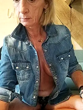 Snapshot of tatianasexymilf chatting on October 29, 2025, 9:55 am tatianasexymilf online show from October 29, 2025, 9:55 am