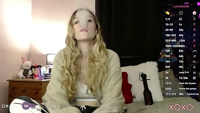 Snapshot of EllieeRose chatting on February 24, 2025, 6:15 pm EllieeRose online show from February 24, 2025, 6:15 pm