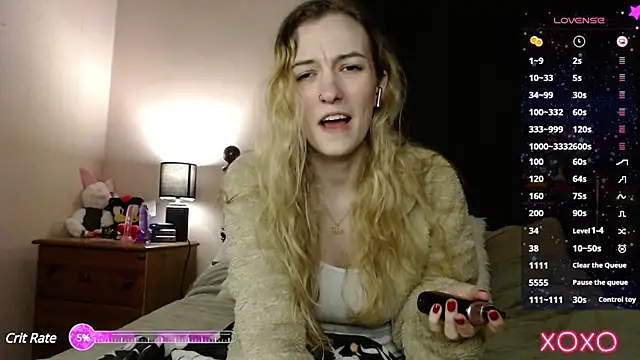 Snapshot of EllieeRose chatting on March 17, 2025, 11:54 pm EllieeRose online show from March 17, 2025, 11:54 pm