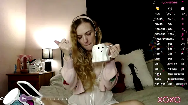 Snapshot of EllieeRose chatting on September 13, 2025, 1:33 pm EllieeRose online show from September 13, 2025, 1:33 pm