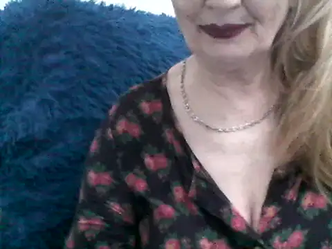 CarlyTreat online show from December 20, 2024, 4:14 pm