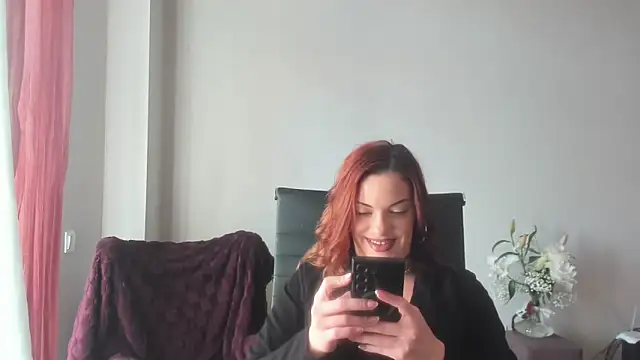 Snapshot of LilliLowexox chatting on February 9, 2026, 10:08 am LilliLowexox online show from February 9, 2026, 10:08 am