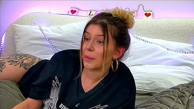 LiliaBianka online show from February 17, 2025, 4:26 pm