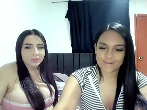 Snapshot of EmmaHole_ chatting on April 23, 2026, 5:08 am EmmaHole online show from April 23, 2026, 5:08 am