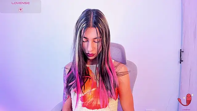 sofiaa grey  online show from November 16, 2025, 1:06 pm