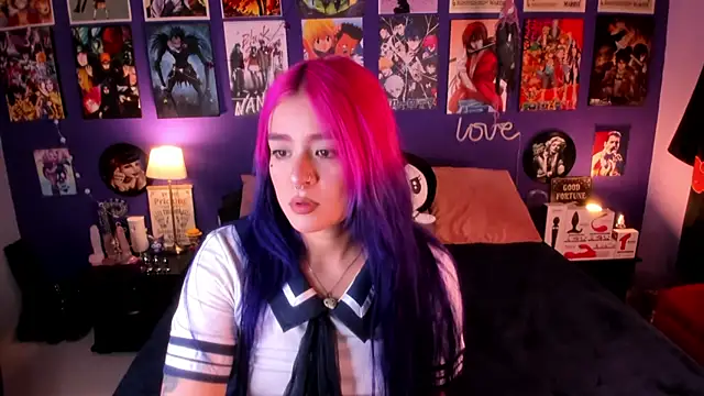 Snapshot of anne_cross chatting on October 17, 2025, 12:01 am anne cross online show from October 17, 2025, 12:01 am