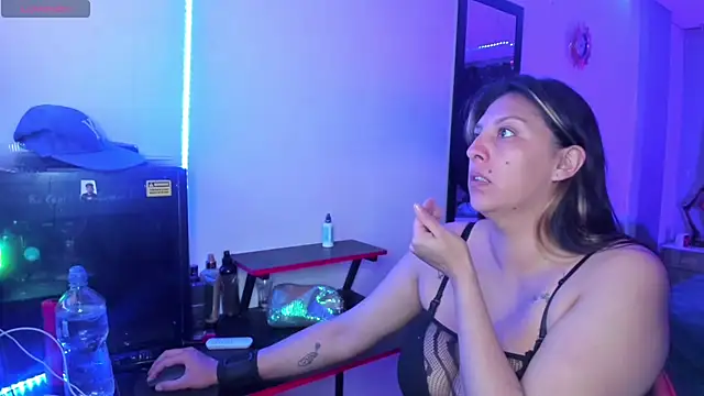 MIABOOBS   online show from September 22, 2025, 8:44 pm