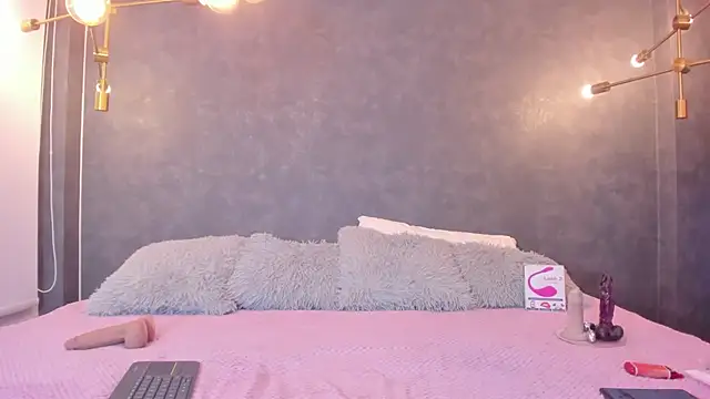 leigh-angels online show from November 14, 2025, 10:51 pm