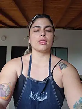 Juliietha servas online show from March 11, 2026, 9:43 pm