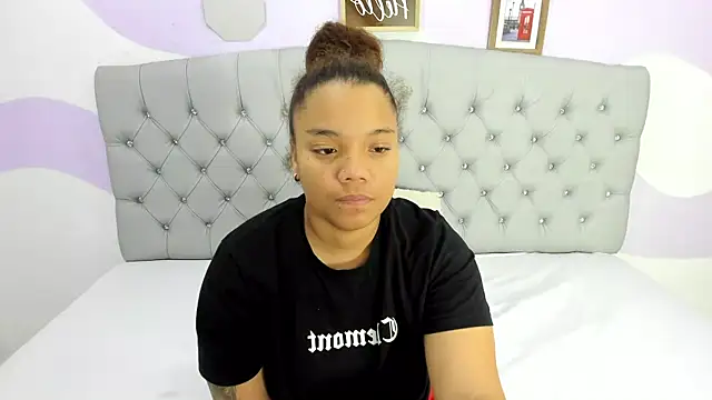 Snapshot of BRIYITHMENA chatting on October 21, 2025, 1:23 pm BRIYITHMENA online show from October 21, 2025, 1:23 pm