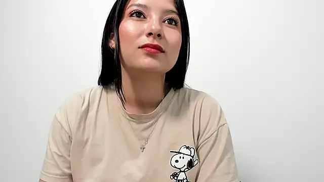 cami-01 online show from November 28, 2025, 8:44 pm