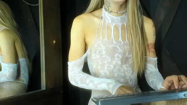 Haileybieberr online show from February 6, 2025, 12:43 am