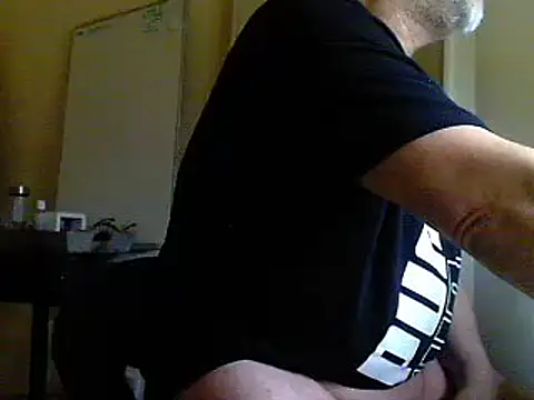 Snapshot of oopsxx chatting on February 27, 2025, 3:26 pm oopsxx online show from February 27, 2025, 3:26 pm