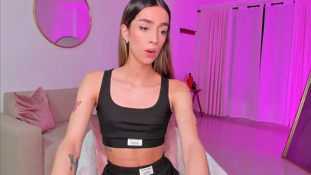 Snapshot of Emmavr chatting on January 5, 2025, 4:58 am Emmavr online show from January 5, 2025, 4:58 am