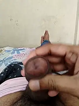 AUNTY1984 online show from October 7, 2025, 6:43 am