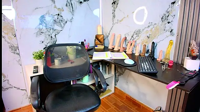 AlixLong online show from April 15, 2026, 1:01 am