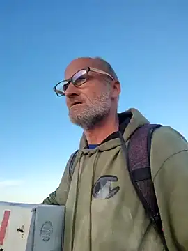 Snapshot of FloppyPickle4u chatting on February 11, 2025, 12:59 am FloppyPickle4u online show from February 11, 2025, 12:59 am