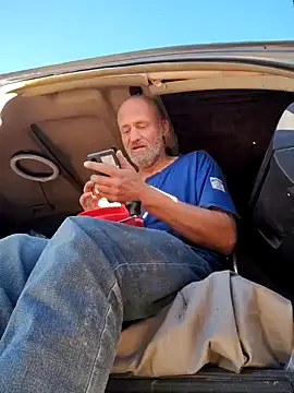 Snapshot of FloppyPickle4u chatting on February 12, 2025, 4:00 pm FloppyPickle4u online show from February 12, 2025, 4:00 pm