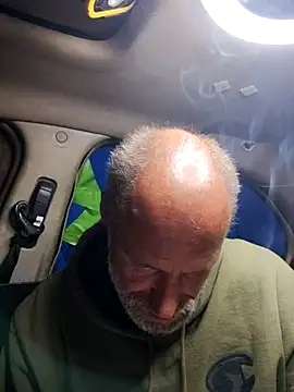 Snapshot of FloppyPickle4u chatting on February 17, 2025, 5:14 am FloppyPickle4u online show from February 17, 2025, 5:14 am