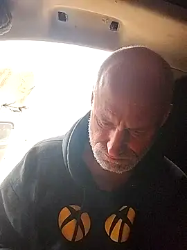 Snapshot of FloppyPickle4u chatting on March 6, 2025, 12:32 am FloppyPickle4u online show from March 6, 2025, 12:32 am