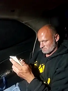 Snapshot of FloppyPickle4u chatting on March 13, 2025, 3:33 am FloppyPickle4u online show from March 13, 2025, 3:33 am