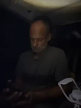 Snapshot of FloppyPickle4u chatting on December 1, 2025, 1:43 am FloppyPickle4u online show from December 1, 2025, 1:43 am