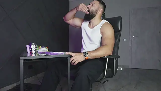 Snapshot of mattmasterss chatting on November 13, 2025, 7:40 am mattmasterss online show from November 13, 2025, 7:40 am