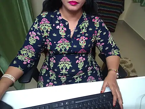 Snapshot of Arushisingh8888 chatting on November 3, 2025, 1:01 pm Arushisingh8888 online show from November 3, 2025, 1:01 pm