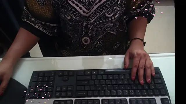 Arushisingh8888 online show from April 17, 2026, 11:46 am