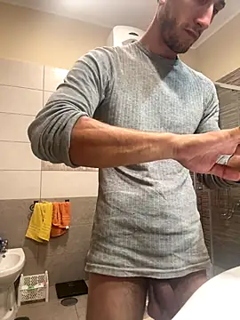 Snapshot of Gionnytav chatting on October 29, 2025, 4:20 pm Gionnytav online show from October 29, 2025, 4:20 pm