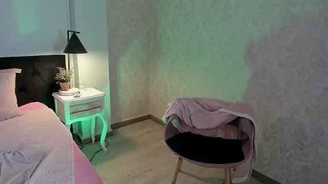 Snapshot of EvaaStevens chatting on October 1, 2025, 12:22 pm EvaaStevens online show from October 1, 2025, 12:22 pm