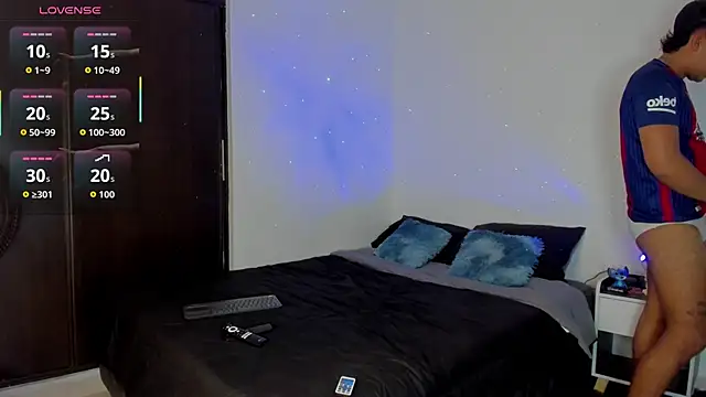 Snapshot of valentino_santoss chatting on February 3, 2026, 8:14 pm valentino santoss online show from February 3, 2026, 8:14 pm