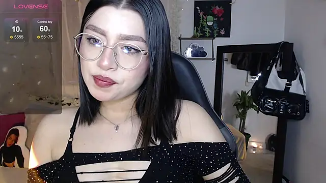 Snapshot of mily_thomson_b_ chatting on September 21, 2025, 10:44 pm mily thomson b online show from September 21, 2025, 10:44 pm