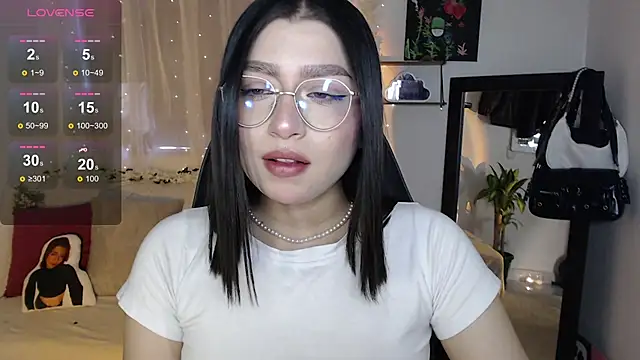 mily thomson b  online show from September 27, 2025, 7:19 pm