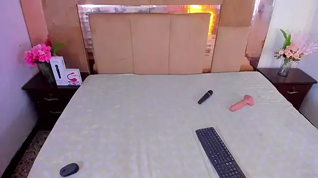 LizBrook online show from October 22, 2025, 7:13 pm