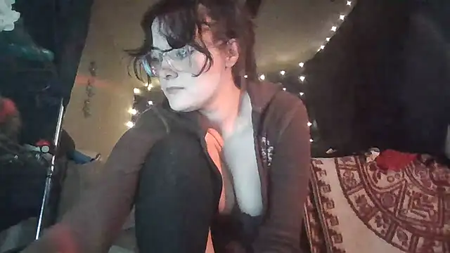 Snapshot of EyaDivine1 chatting on January 19, 2025, 9:45 pm EyaDivine1 online show from January 19, 2025, 9:45 pm