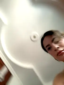 Snapshot of emiss_ chatting on October 15, 2025, 3:12 pm emiss online show from October 15, 2025, 3:12 pm