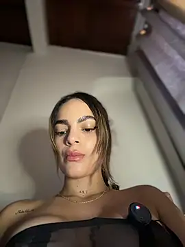 Snapshot of emiss_ chatting on November 14, 2025, 2:38 pm emiss online show from November 14, 2025, 2:38 pm