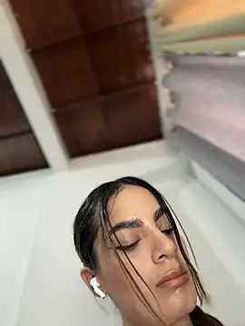 emiss  online show from November 16, 2025, 4:34 pm