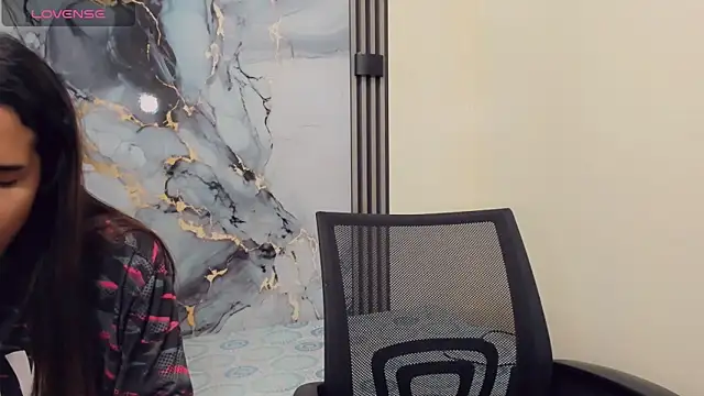 Rubi 30 online show from November 27, 2025, 2:19 pm