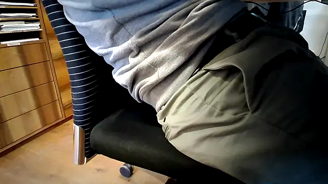 Snapshot of 10_1992 chatting on March 10, 2025, 9:32 am 10 1992 online show from March 10, 2025, 9:32 am