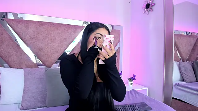 Snapshot of PaulinaDuarte chatting on October 22, 2025, 12:38 pm PaulinaDuarte online show from October 22, 2025, 12:38 pm