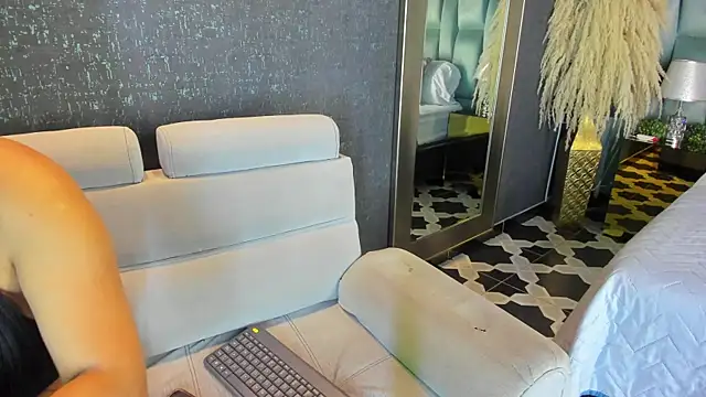 Snapshot of PaulinaDuarte chatting on November 14, 2025, 11:31 am PaulinaDuarte online show from November 14, 2025, 11:31 am