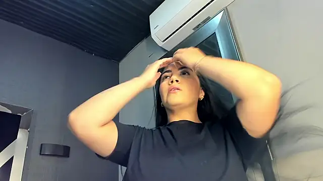 PaulinaDuarte online show from May 25, 2026, 11:16 am
