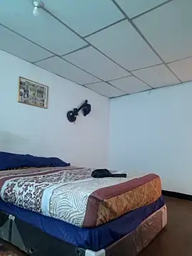 andresbigcock9 online show from April 12, 2026, 8:36 pm