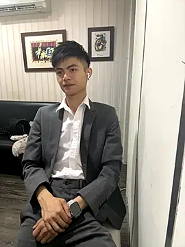 mumuowl online show from September 17, 2025, 8:10 pm