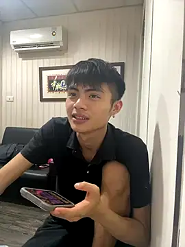 mumuowl online show from October 5, 2025, 6:28 pm