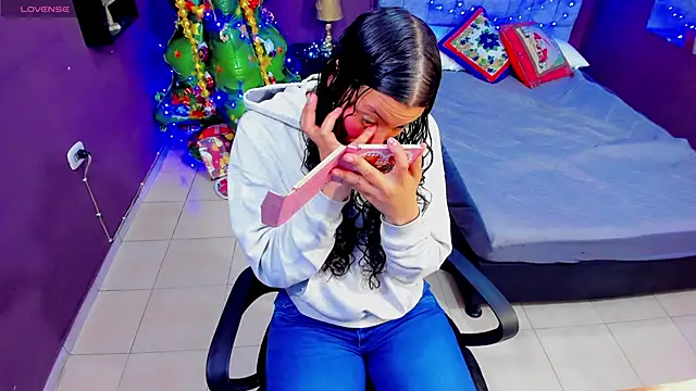 Snapshot of Lana_stone_ chatting on December 13, 2024, 3:16 am Lana stone online show from December 13, 2024, 3:16 am